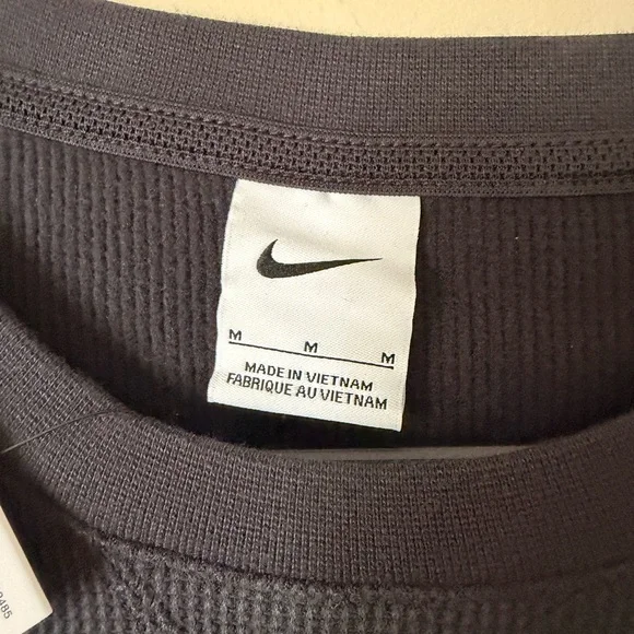 Nike Women's Thermal Long Sleeve - Picture 4 of 5